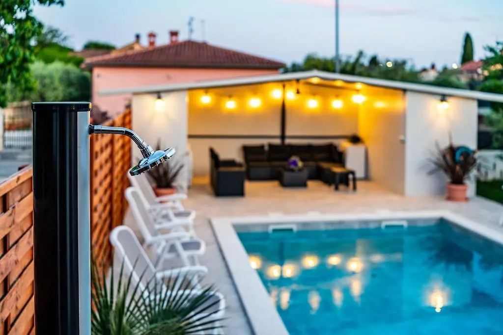 House With Private Pool 150 M From Sea! Villa Fazana