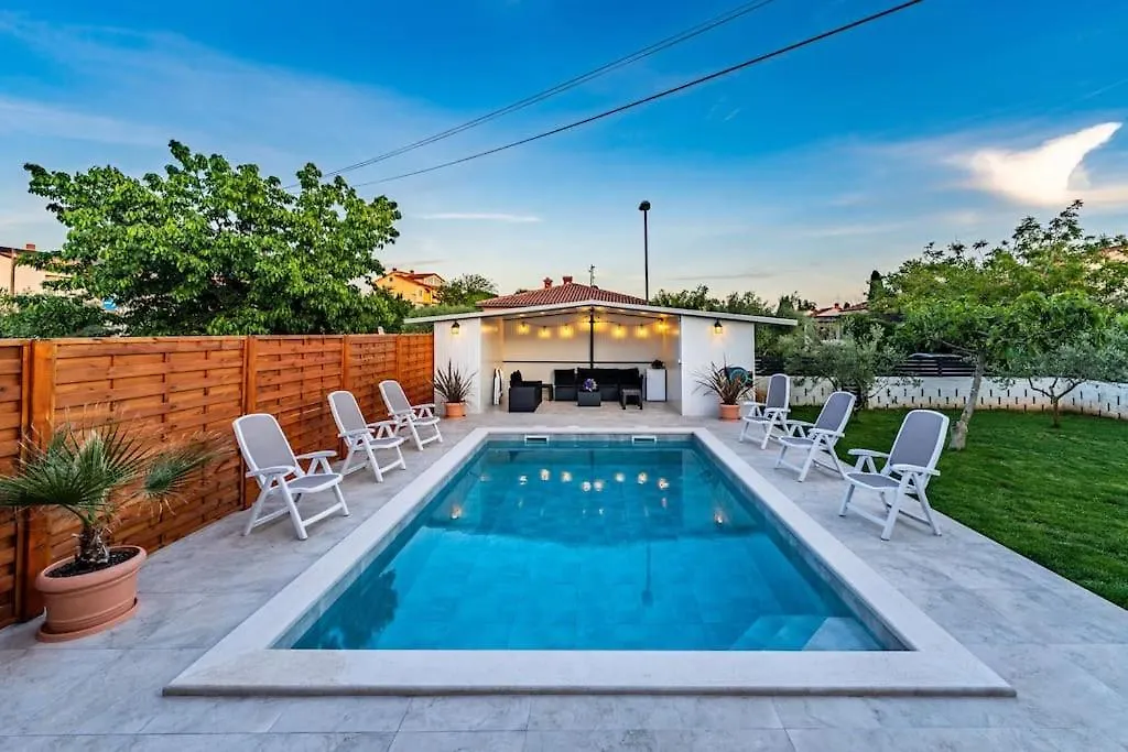 House With Private Pool 150 M From Sea! Villa Fazana
