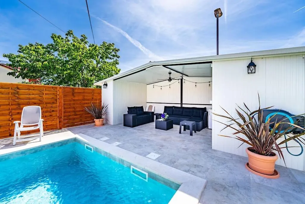 House With Private Pool 150 M From Sea! Villa Fazana