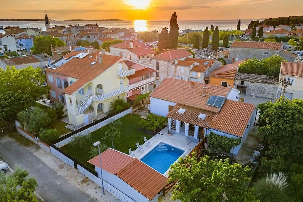 House With Private Pool 150 M From Sea! Villa Fazana