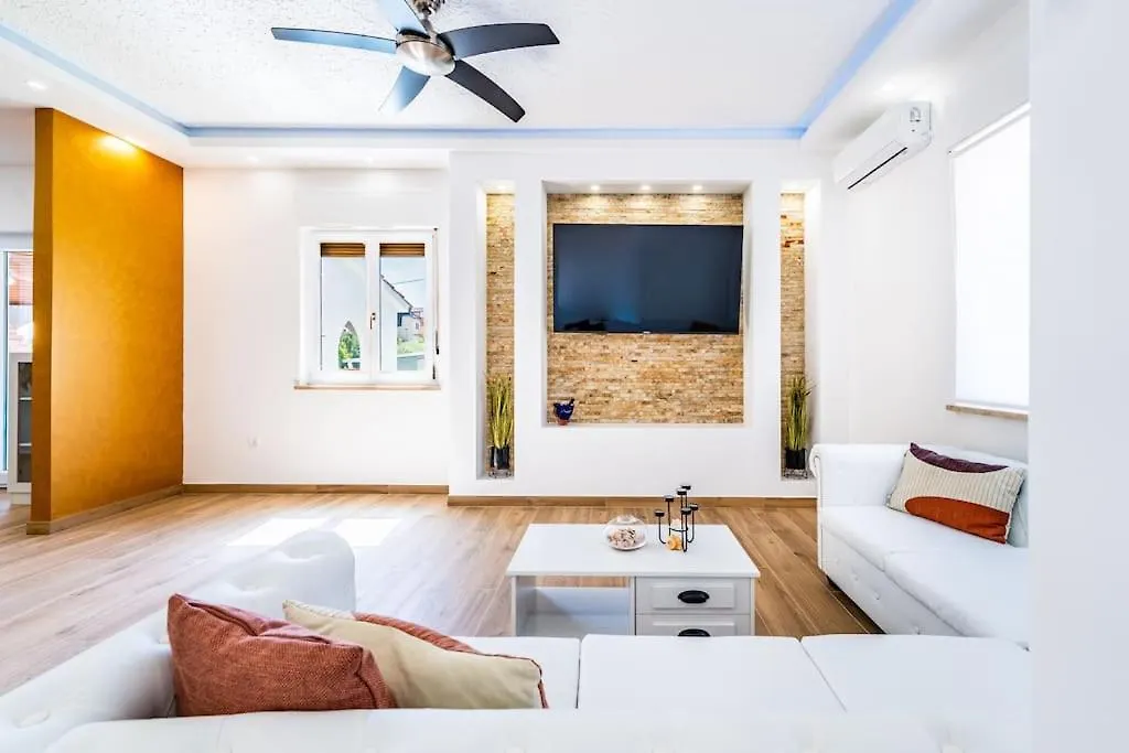 House With Private Pool 150 M From Sea! Villa Fazana