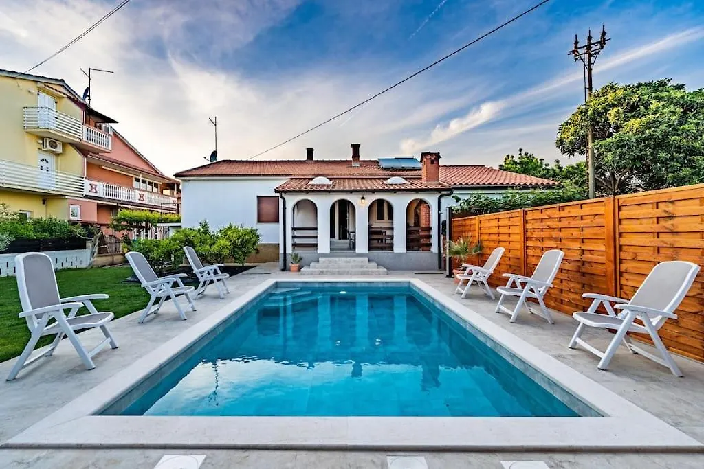 House With Private Pool 150 M From Sea! Villa Fazana