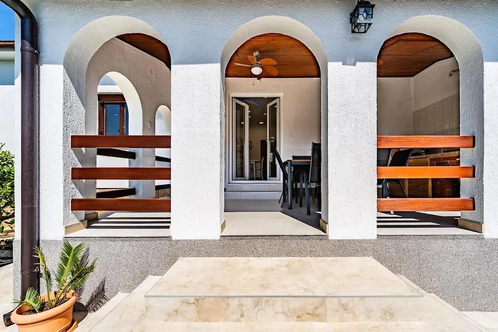 House With Private Pool 150 M From Sea! Villa Fazana