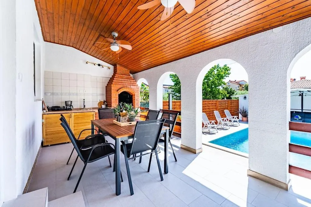 House With Private Pool 150 M From Sea! Villa Fazana