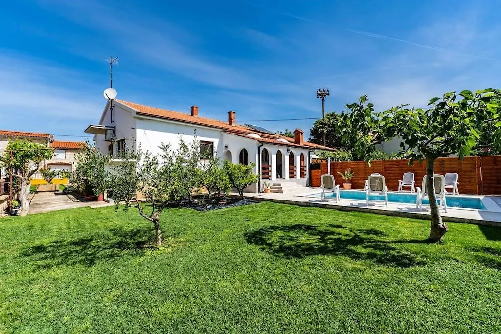 House With Private Pool 150 M From Sea! Villa Fazana